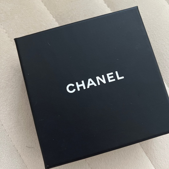 Chanel hoop cc earrings. - Picture 7 of 7